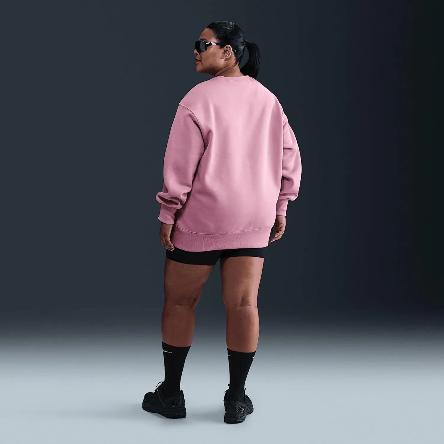 Nike Sportswear Phoenix Fleece Women's Oversized Crew-Neck Sweatshirt (Plus Size) (DV4976-699, Elemental Pink/Sail)