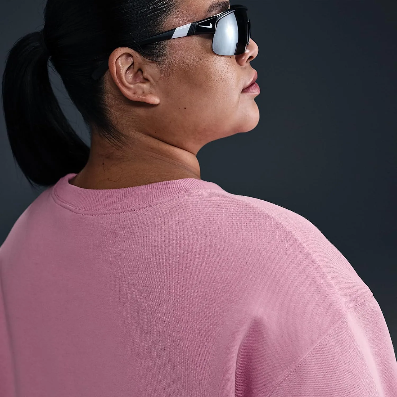Nike Sportswear Phoenix Fleece Women's Oversized Crew-Neck Sweatshirt (Plus Size) (DV4976-699, Elemental Pink/Sail)